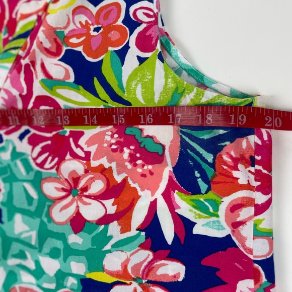 Caribbean Joe Island Supply Co Floral Sleeveless V-Neck Tank | Petite Medium - Picture 6 of 6